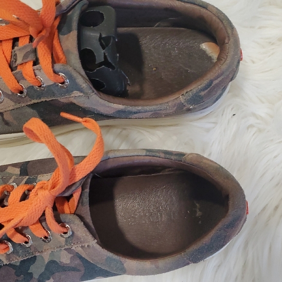 J Slides Camouflage Sneakers with Orange Laces - Picture 4 of 13